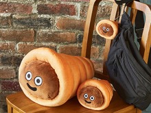 『ドラクエ』食べちゃいたい！こんがり美味しそうな「スライムコロネ」ぬいぐるみがLサイズとMサイズで発売 画像