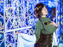 【コスプレ】「にじさんじ」白雪巴の美スタイルがイルミネーションに映える!蠱惑的な笑顔も良き 画像