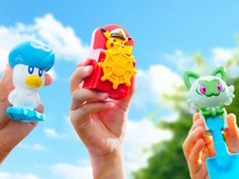マクドナルドのハッピーセットに『ポケモン』がやってくる!ニャオハの望遠鏡、モンスターボールコンパスなど全8種をラインナップ 画像