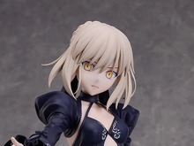 デカい…!『FGO』セイバーオルタが1/4スケールで“現界”―圧倒的ボリュームで剣を持ち、凛々しく立つ姿が美しいフィギュアに 画像