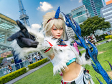 【コスプレ】モンハン、キリン装備ハンターが降臨!百均アイテムで作った召雷剣に「美しさの暴力」と絶賛の声 画像
