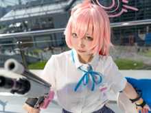 【コスプレ】「ブルアカ」ホシノが愛らしい姿で銃をぶっ放す!?東京ビッグサイトへカチコミに来た美女レイヤー 画像