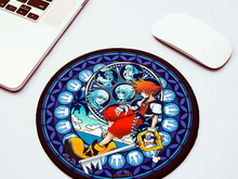 『キングダム ハーツ』ステンドグラスイラストのマウスパッドが再販！「ソラ」と「ロクサス」それぞれデザインの全4種がラインナップ 画像