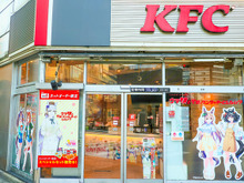 「ウマ娘×KFC」“カーネル・ゴルシ”やコラボビジュアル満載♪ 池袋西口店のラッピング店舗レポ 画像