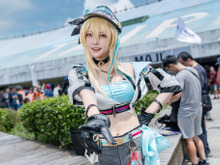 【コスプレ】レーシングガールの“美くびれ”が生み出すS字カーブ！『原神』蛍の美女レイヤー【写真7枚】 画像