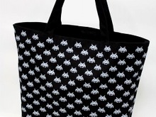 『スペースインベーダー』のデザインを採用した「タイトーステーションエコバッグ」7月31日発売 画像