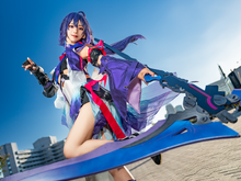 【コスプレ】『崩壊：スターレイル』ゼーレの大鎌がド迫力！しなやかな肢体で躍動感あるポージングが映える【写真5枚】 画像