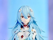 「エヴァ新劇場版」ロングヘアな綾波レイのフィギュアが再販！全身を包むボリュームたっぷりの髪型に注目 画像