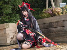 【コスプレ】和風セーラー服に片足編みタイツ、狐面から覗く美貌…！『ブルアカ』ワカモの再現度が“災厄級”【写真7枚】 画像