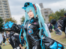 【コスプレ】黒エナメルの“猫ナース”初音ミクがなんとも蠱惑的！ころころ変わる表情もチャーミングな美女レイヤー・かのこ【写真9枚】 画像