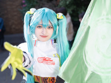 【コスプレ】明るい笑顔の応援に元気100倍！スラリとしたレーシングミクが抜群の可愛さ、注目レイヤー・お茶粥【写真8枚】 画像