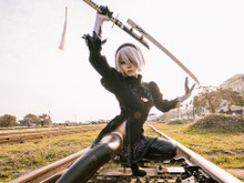 【コスプレ】『ニーア オートマタ』2Bの美脚が際立つ！ポージングと絶対領域がスタイリッシュ【写真11枚】 画像