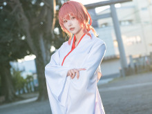 【コスプレ】新春を祝う甘神3姉妹の巫女姿が清々しい!人気レイヤー“月海つくね”が神社も撮れる和風スタジオで可憐な美しさを披露【写真12枚】 画像