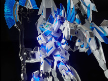 PGガンプラ「ユニコーンガンダム ペルフェクティビリティ」がプレバンで再販!発光表現を楽しめる「LEDユニット」も同時受注 画像