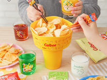 「一番くじ カルビー」発売!ラストワン賞「実物大じゃがりこASMR時計」は時間になると“あの音”でお知らせ 画像