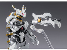 「ウルトラマンオーブ」“正義の執行者”「ギャラクトロン」神々しい純白ボディを動かせるフィギュア！クローの開閉ギミックで持ち上げもお手の物 画像