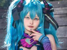 【コスプレ】人気コスプレイヤーの「ヴィランミク」が妖艶な美しさ！八重歯が可愛い笑顔とのギャップにドキドキ【写真6枚】 画像