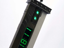 『FF7 リメイク』バスターソード型のデジタルクロックが再登場！“あの”タイトル画面を彷彿とさせるデザイン 画像