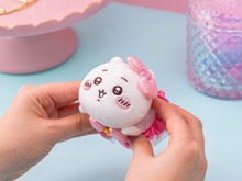 「まじかるちいかわ」寝そべりポーズで魔法使いが大集合!怪しげなラッコやリボンいっぱいの古本屋など、華やか見た目なミニマスコット 画像