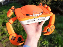 カニカニどういうことカニ!?「カニ型PS1」を作ってしまった海外ゲーマーにそんなんありカニ!と賞賛集まる 画像