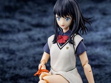 足を組んだ太ももとスカートが同梱!「グリッドマン ユニバース」より「宝多六花」が可動プラスチックモデルで登場 画像