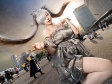 【コスプレ】白い肌が夕日に映えて幻想的な美しさ!人気コスプレイヤーが魅せる『NIKKE』シンデレラ【写真9枚】 画像