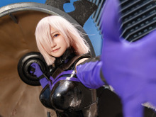 【コスプレ】『FGO』マシュが重厚感のあるアーマーと盾装備で降臨!迫力満点のポージングで魅せまくる【写真7枚】 画像