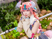【コスプレ】弾けんばかりの美ボディで魅了!『原神』ヴァレサの躍動感あるポージングとヒップラインに注目【写真12枚】 画像