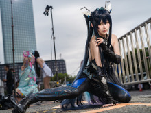 【コスプレ】背中のラインが美しすぎる!神秘的な瞳で語りかけてくる『NIKKE』リトルマーメイドがもはや本物【写真8枚】 画像