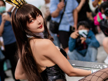 【コスプレ】『NIKKE』ノワールの美ボディが炸裂！バニーガール姿で挑発的なポージングから目が離せない【写真7枚】 画像