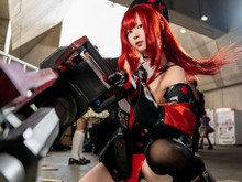 【コスプレ】『NIKKE』ラピの愛らしい美女!銃火器とのギャップ萌えに絶対領域の美脚が眩しい【写真7枚】 画像