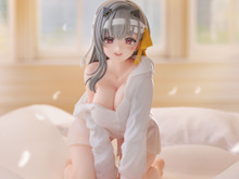 シャツの透け感&大胆なポーズの破壊力…!『勝利の女神:NIKKE』より「モダニア」ぬーどるストッパーフィギュアがプライズとして順次展開 画像