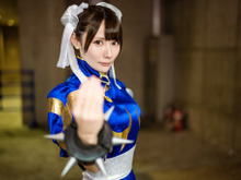 【コスプレ】美人配信者による『スト6』春麗のポージングがかっこいい!スラっと伸びた脚と凛々しい表情にグッとくる【写真7枚】 画像