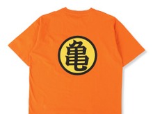 「ドラゴンボール」半袖Tシャツがアベイル店舗で展開!背中に“亀”マークをあしらったデザインなど全4種 画像
