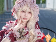 【コスプレ】深紅の色合いを出す素材感と細部の作り込みにも注目!「東方」屈指の危険人物“フラン”レイヤーがハマりすぎ【写真9枚】 画像