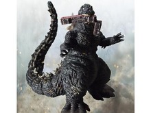 映画「ゴジラ-1.0」より「ゴジラ(2023)」が“電車咬撃Ver.”としてリニューアル!睨む顔つきでがっちり電車を咬むシーンを再現 画像