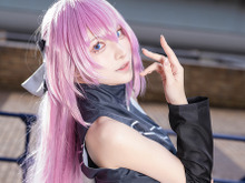 【コスプレ】スラリと伸びる手足と美しいポージングが作り出す圧巻の歌姫オーラ!立ち姿が絵になる巡音ルカが凄すぎる【写真10枚】 画像