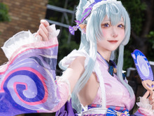 【コスプレ】健康的な美脚が光る!『原神』夢見月瑞希が振り向きポーズとたおやかな表情で見るものすべてを癒す【写真10枚】 画像