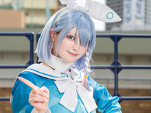 【コスプレ】ふんわりとした微笑みが可愛くて癒やされる!『ブルアカ』アロナが白いリボンに青のセーラー服で爽やかさ全開【写真9枚】 画像