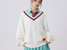 モデルさんの着こなす姿がかなりマチュ!「ガンダム ジークアクス」マチュの制服ニットやパイロットスーツがアパレルグッズ化 画像