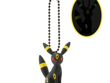 暗闇の中、ブラッキーの模様がほのかに光る!『ポケモン』カプセルトイ「蓄光フィギュアチャーム」が6月12日よりポケセンオンラインにて発売 画像