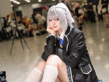 【コスプレ】「にじさんじ」樋口楓の笑顔が可愛い!スカートから伸びた美脚が際立つ抜群のスタイルにも注目【写真9枚】 画像