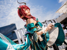 【コスプレ】スタイルの良さに眩しい笑顔が映える!スラリと伸びた美脚も必見な『鳴潮』シャコンヌの台湾美女レイヤー【写真9枚】 画像
