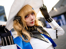 【コスプレ】新進気鋭の台湾美女が魅せる『鳴潮』フィービー!夕日に映える青いマントがエモい【写真9枚】 画像