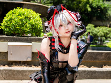 【コスプレ】『アークナイツ』Wの美脚が映える黒ストッキングに熱視線!ピチッとしたボディスーツも似合う美女レイヤー【写真8枚】 画像