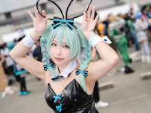 【コスプレ】ミクバニーが大阪で軽やかに舞う!抜群のスタイルが際立つバニー衣装にチャーミングな笑顔が素敵な美女レイヤー【写真9枚】 画像