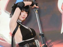【コスプレ】『鳴潮』漂泊者の脇チラにドキドキ!公式レイヤーが360度隙の無いポージングを披露【写真9枚】 画像