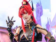 【コスプレ】『鳴潮』吟霖がスリットから美脚を覗かせるポージングを披露!クールな表情は実写化したような完成度の高さ【写真9枚】 画像