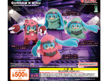 シャアザクぐるみ着た「初音ミク」が反則級の可愛さ!「45周年ガンダム」コラボイラストがガシャポンでフィギュア化 画像