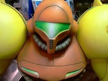 『メトロイド』の等身大サムスがオークションに 画像